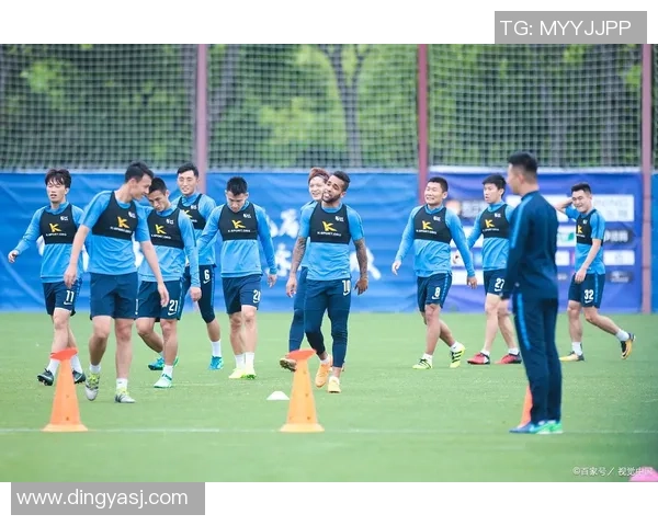 恒大与富力积分对比分析揭示中超赛季竞争态势与球队表现 恒大与富力积分对比分析揭示中超赛季竞争态势与球队表现