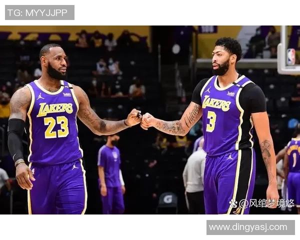 2015年马刺与湖人经典对决回顾:传奇球队的巅峰对抗与精彩瞬间
